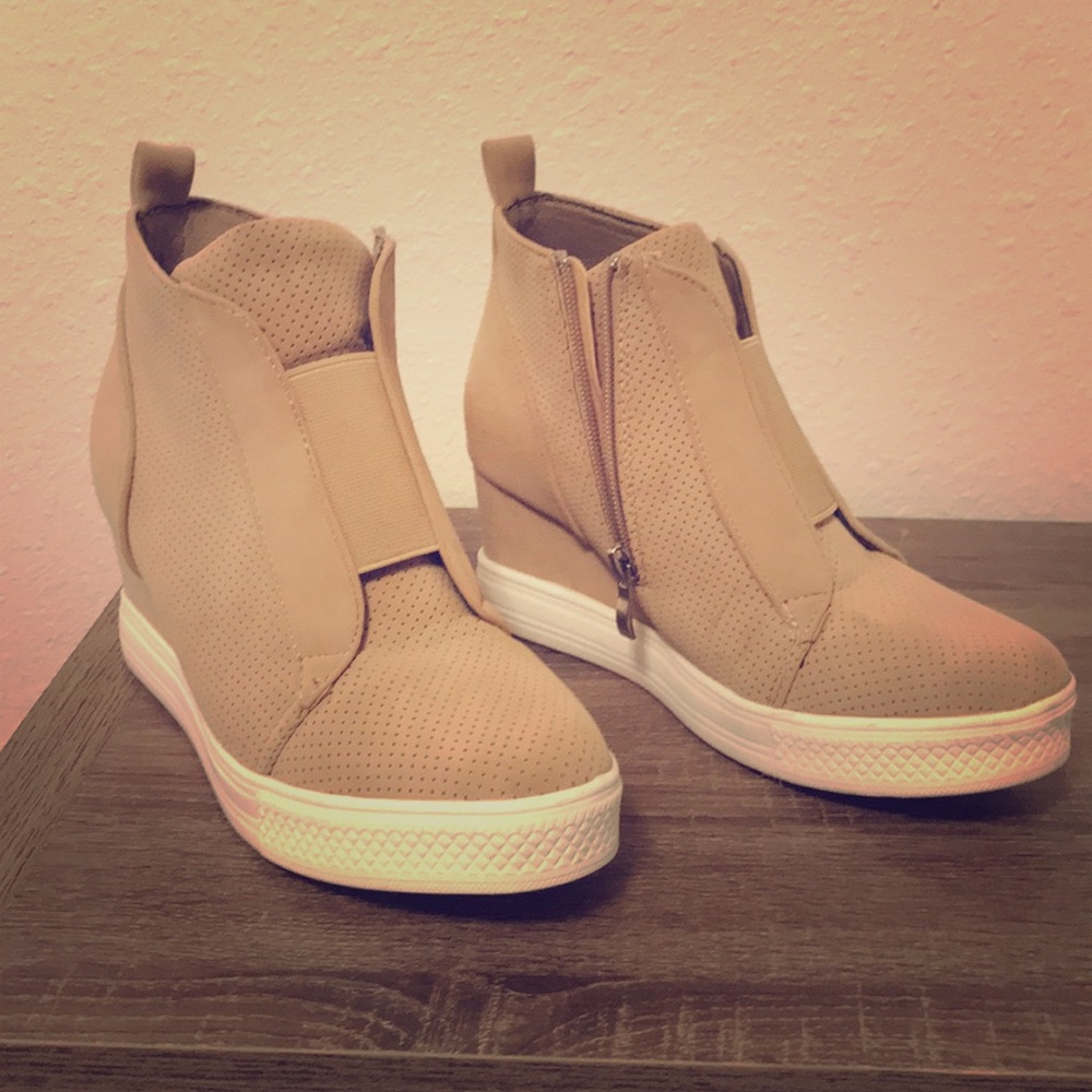 CCOCCI shoes from @thereddressboutique.